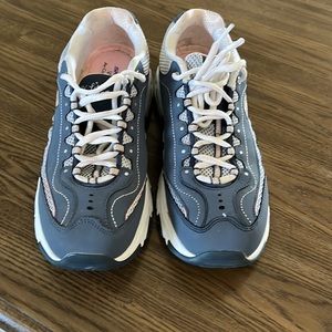 Sketchers new condition 91/2 wide